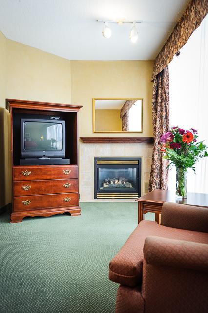 Peterborough Inn & Suites Hotel Room photo