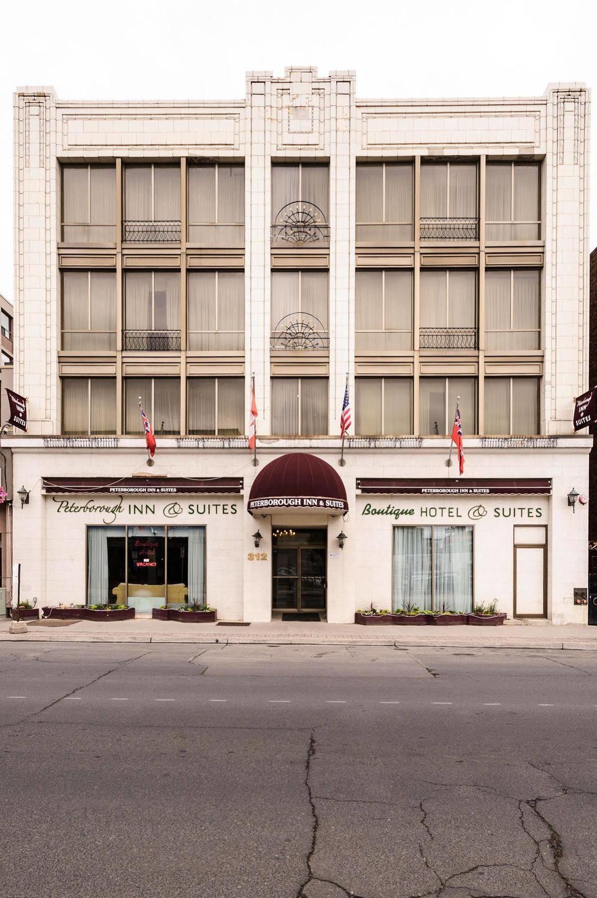 Peterborough Inn & Suites Hotel Exterior photo